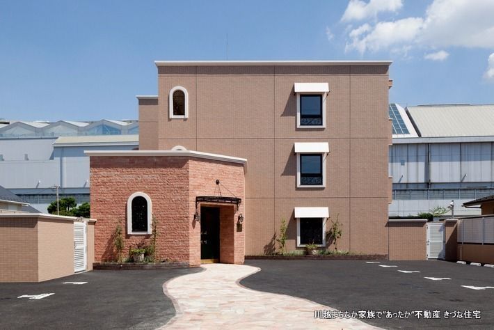 西武新宿線「本川越駅前」のRC造のイタリアンデザイナーズマンションBellaflore（ベラフローレ）。住む人の心を癒す、優しいデザインの建物です。