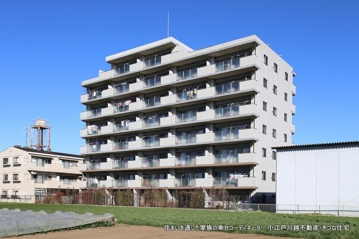 リビングから富士山を眺めながら、ペットと暮らせる東南の角部屋。敷地内駐車場も確保されたきづな住宅のそば川越市新宿町のオートロック分譲賃貸マンションの3LDK。 リフォーム済です。 