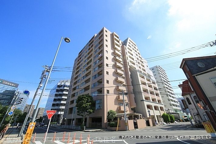 今を時めく川越駅西口、脇田本町の３方向角地に建つ駅近分譲マンションをリノベーションし販売致します。